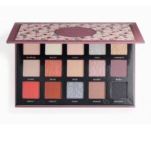 ACE BEAUTE - NWT Smoky Roses Eyeshadow Palette - 15 Colors